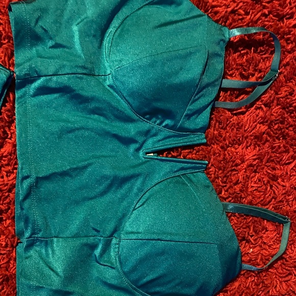 Sexy 2 piece - Picture 4 of 5